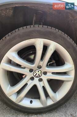 Внедорожник / Кроссовер Volkswagen Tiguan 2015 в 