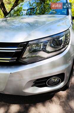 Внедорожник / Кроссовер Volkswagen Tiguan 2015 в 