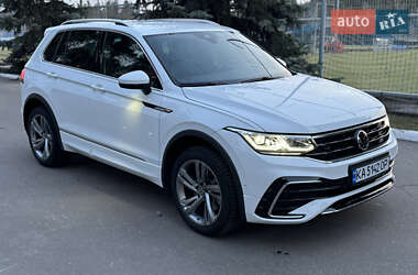 Позашляховик / Кросовер Volkswagen Tiguan 2023 в 