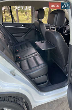 Внедорожник / Кроссовер Volkswagen Tiguan 2014 в 
