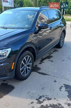 Внедорожник / Кроссовер Volkswagen Tiguan 2019 в 