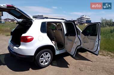 Внедорожник / Кроссовер Volkswagen Tiguan 2016 в 