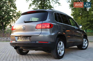 Позашляховик / Кросовер Volkswagen Tiguan 2014 в 