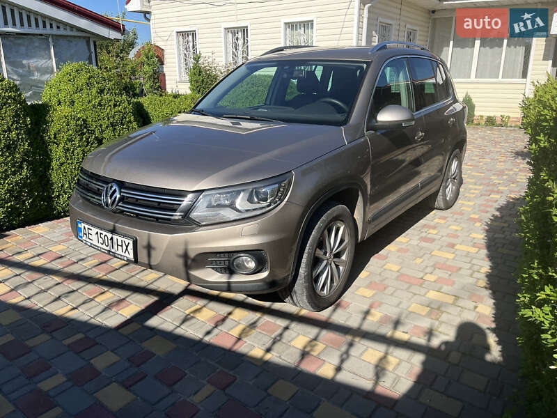 Внедорожник / Кроссовер Volkswagen Tiguan 2015 в 