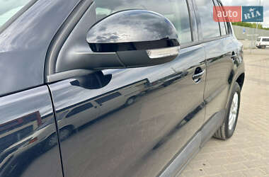 Позашляховик / Кросовер Volkswagen Tiguan 2012 в 