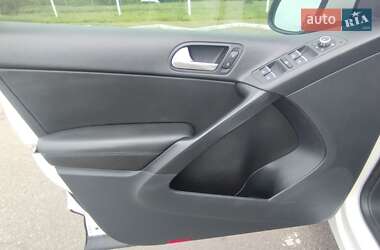 Внедорожник / Кроссовер Volkswagen Tiguan 2013 в 