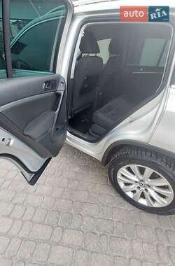 Позашляховик / Кросовер Volkswagen Tiguan 2012 в 