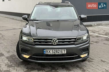 Внедорожник / Кроссовер Volkswagen Tiguan 2016 в 