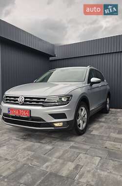 Внедорожник / Кроссовер Volkswagen Tiguan 2020 в 