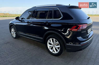 Внедорожник / Кроссовер Volkswagen Tiguan 2019 в 