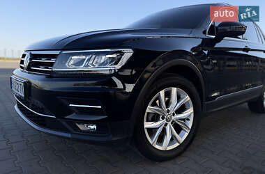 Внедорожник / Кроссовер Volkswagen Tiguan 2019 в 
