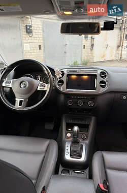 Позашляховик / Кросовер Volkswagen Tiguan 2015 в 