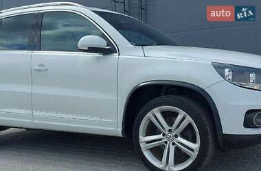 Внедорожник / Кроссовер Volkswagen Tiguan 2016 в 