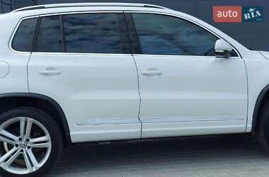 Внедорожник / Кроссовер Volkswagen Tiguan 2016 в 