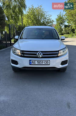 Внедорожник / Кроссовер Volkswagen Tiguan 2015 в Днепре