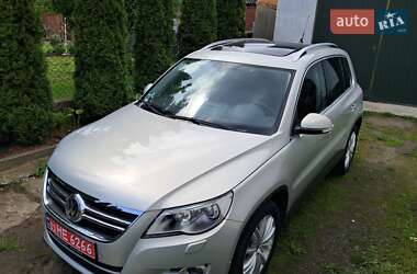 Внедорожник / Кроссовер Volkswagen Tiguan 2009 в Нововолынске