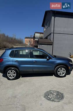 Внедорожник / Кроссовер Volkswagen Tiguan 2016 в 