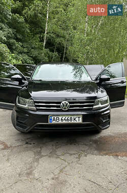 Позашляховик / Кросовер Volkswagen Tiguan 2017 в 