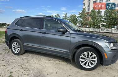 Внедорожник / Кроссовер Volkswagen Tiguan 2018 в 