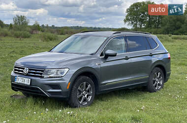Внедорожник / Кроссовер Volkswagen Tiguan 2019 в Староконстантинове