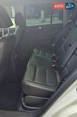 Внедорожник / Кроссовер Volkswagen Tiguan 2016 в 