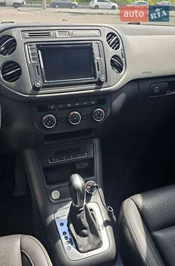 Внедорожник / Кроссовер Volkswagen Tiguan 2016 в 