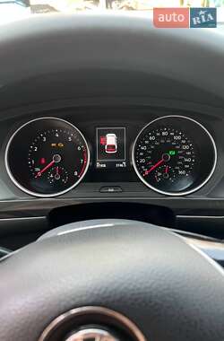 Позашляховик / Кросовер Volkswagen Tiguan 2017 в 