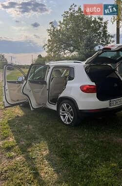 Внедорожник / Кроссовер Volkswagen Tiguan 2012 в 