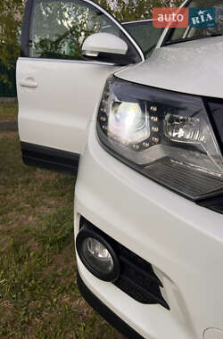 Внедорожник / Кроссовер Volkswagen Tiguan 2012 в 