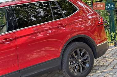 Позашляховик / Кросовер Volkswagen Tiguan 2024 в 