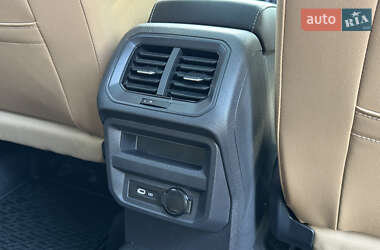 Позашляховик / Кросовер Volkswagen Tiguan 2024 в 