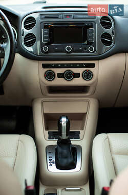 Внедорожник / Кроссовер Volkswagen Tiguan 2013 в 