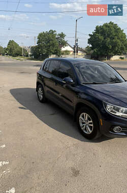 Внедорожник / Кроссовер Volkswagen Tiguan 2012 в 