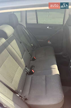 Внедорожник / Кроссовер Volkswagen Tiguan 2012 в 