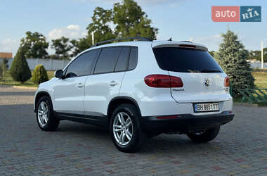 Внедорожник / Кроссовер Volkswagen Tiguan 2011 в 