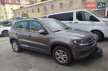 Позашляховик / Кросовер Volkswagen Tiguan 2016 в 