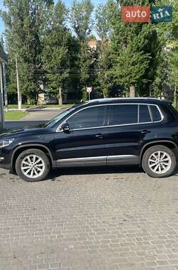 Внедорожник / Кроссовер Volkswagen Tiguan 2012 в 