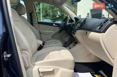 Внедорожник / Кроссовер Volkswagen Tiguan 2016 в 