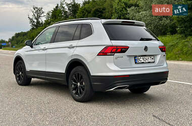 Внедорожник / Кроссовер Volkswagen Tiguan 2018 в 