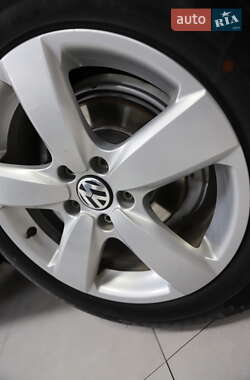 Позашляховик / Кросовер Volkswagen Tiguan 2014 в 