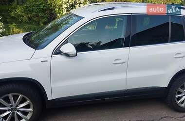 Внедорожник / Кроссовер Volkswagen Tiguan 2015 в 