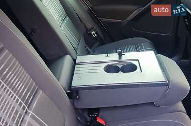 Внедорожник / Кроссовер Volkswagen Tiguan 2015 в 