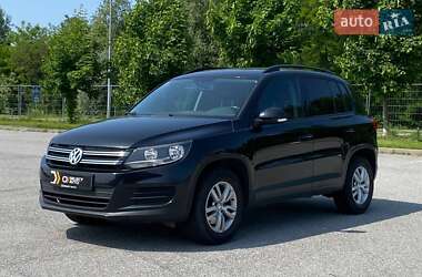Внедорожник / Кроссовер Volkswagen Tiguan 2015 в 