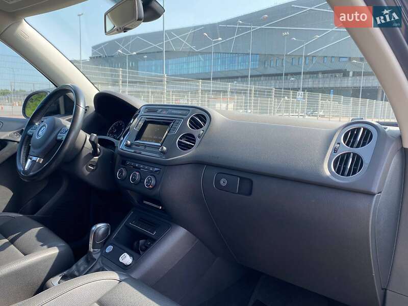 Внедорожник / Кроссовер Volkswagen Tiguan 2015 в Львове