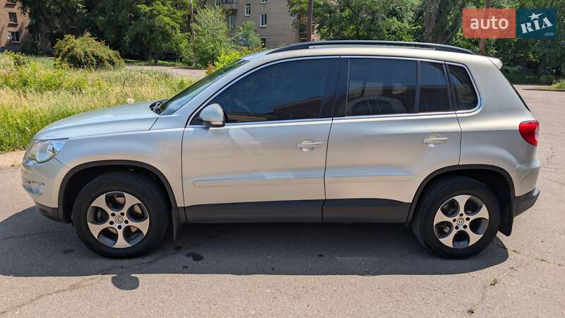 Внедорожник / Кроссовер Volkswagen Tiguan 2010 в Кривом Роге