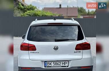 Позашляховик / Кросовер Volkswagen Tiguan 2013 в 