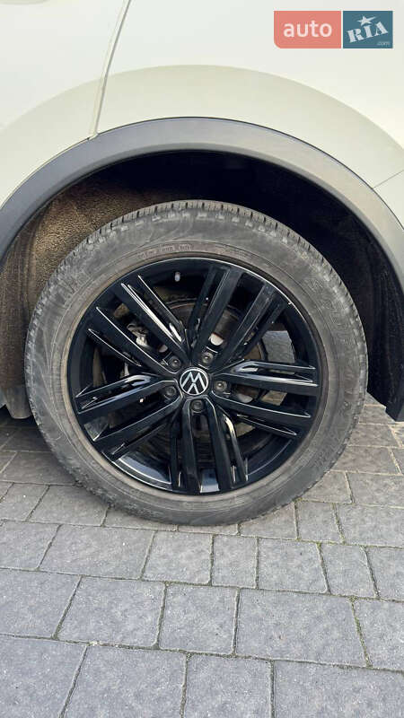 Внедорожник / Кроссовер Volkswagen Tiguan 2022 в Львове