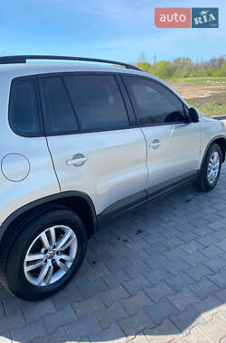 Внедорожник / Кроссовер Volkswagen Tiguan 2014 в 