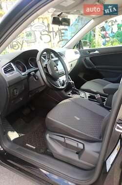 Позашляховик / Кросовер Volkswagen Tiguan 2017 в 