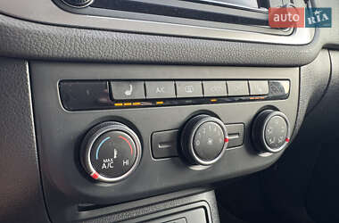 Внедорожник / Кроссовер Volkswagen Tiguan 2016 в 
